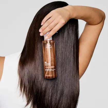 Load image into Gallery viewer, Wella Ultimate Smooth Glass Liquid Layer 185ml
