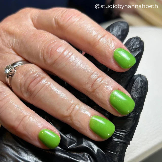 Load image into Gallery viewer, CND Shellac Gel Polish Meadow Glow 7.3ml
