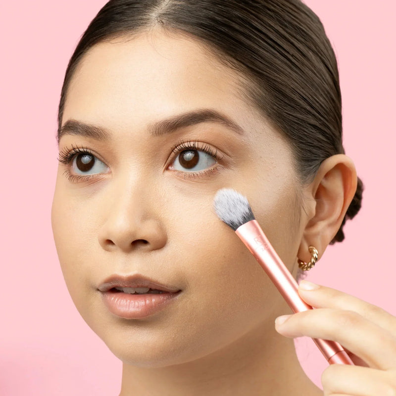 Load image into Gallery viewer, Real Techniques Brightening Concealer Makeup Brush
