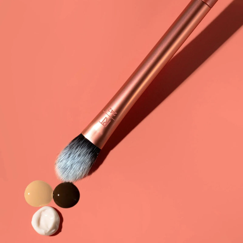 Load image into Gallery viewer, Real Techniques Brightening Concealer Makeup Brush
