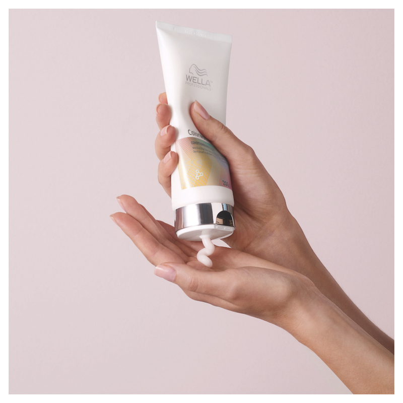 Load image into Gallery viewer, Wella ColorMotion+ Moisturising Color Reflection Conditioner 200ml
